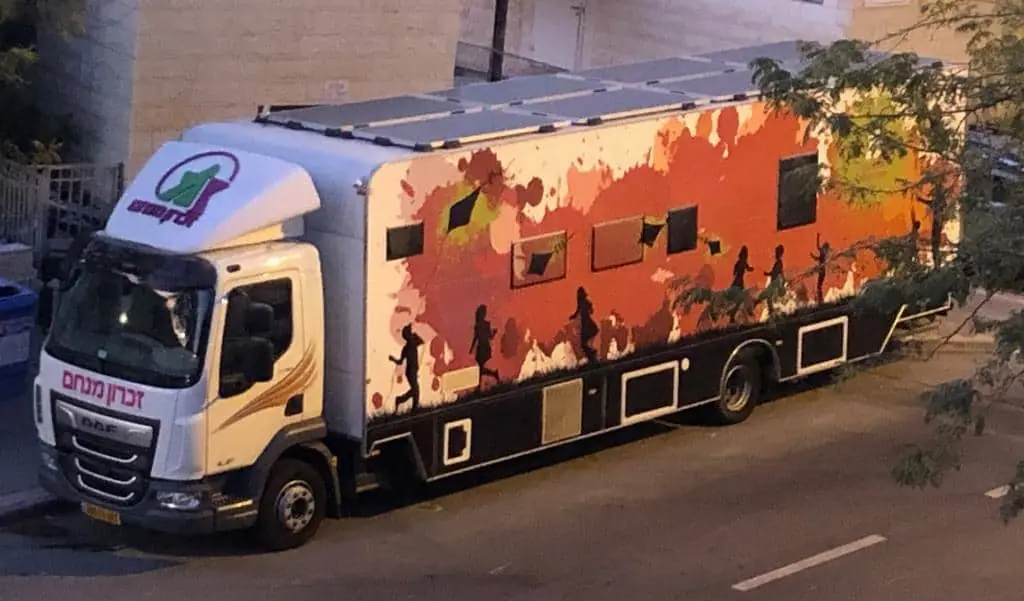 משאית קרוואן ניידת – קריספין קרוואנס